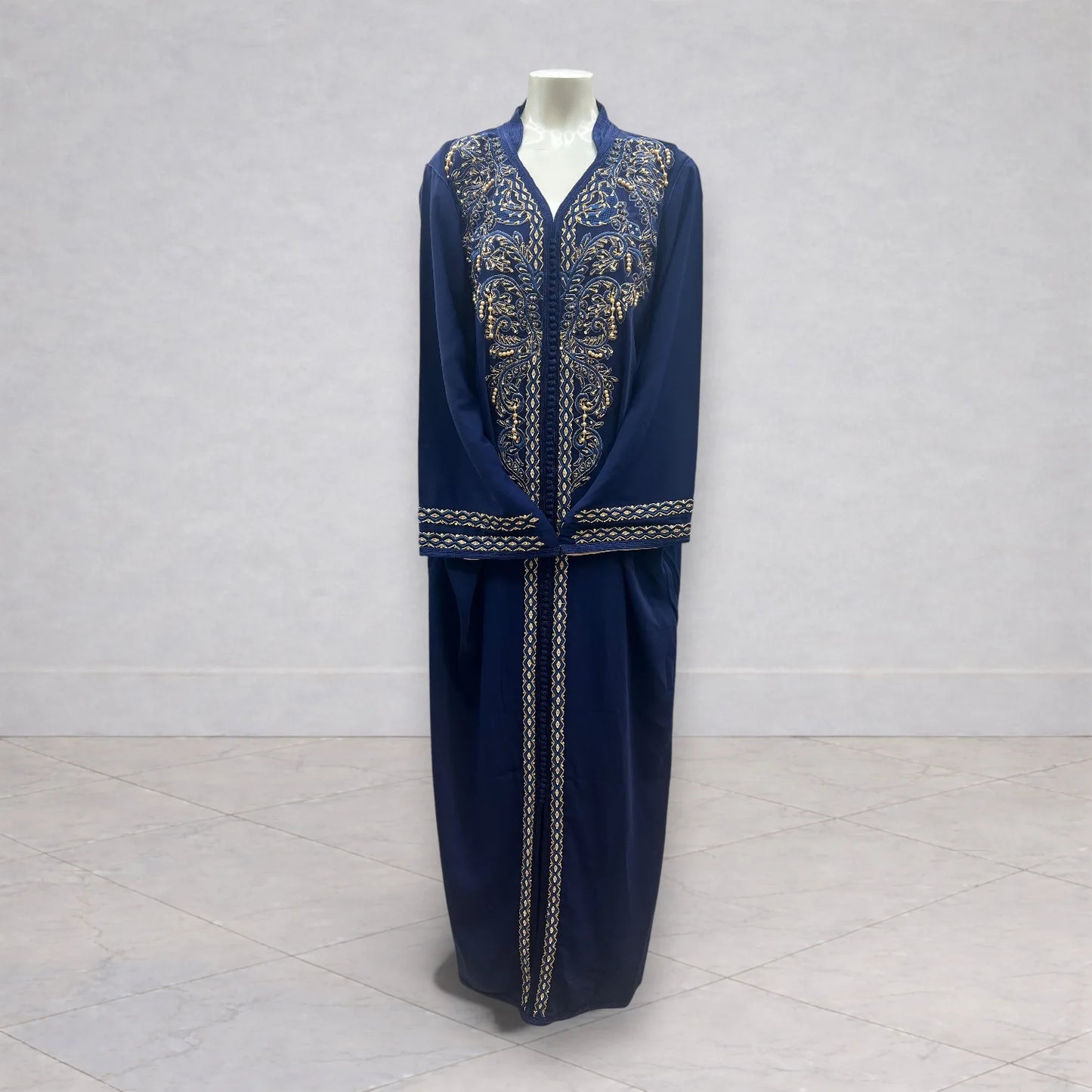 Caftan bleu avec ornements doré